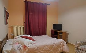 Mema'S Tranquil Studio In Patra - Free Parking