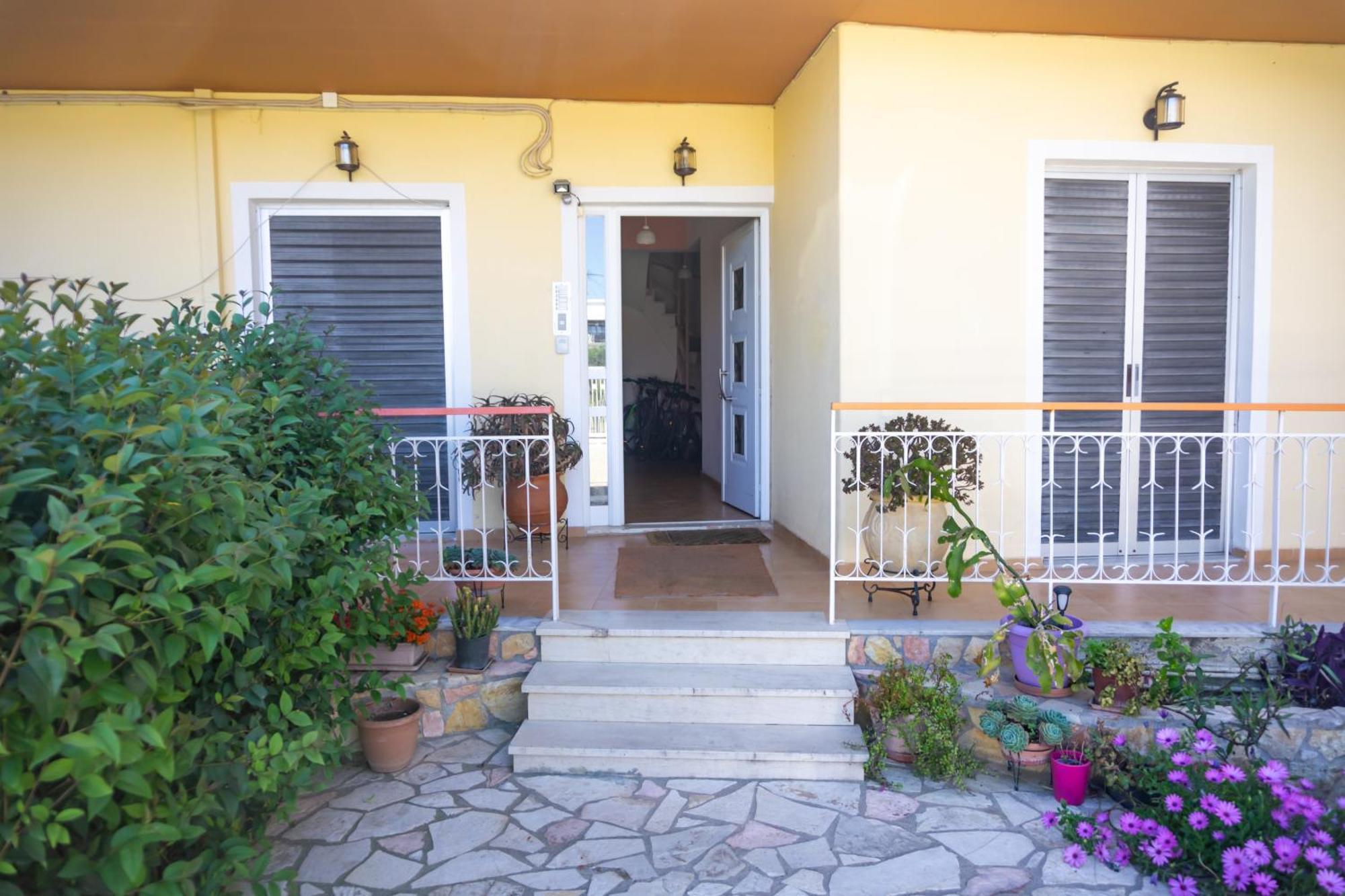 Mema'S Tranquil Studio In Patra - Free Parking Εξωτερικό φωτογραφία